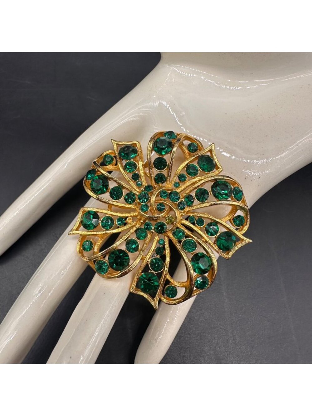 Vintage Green Rhinestone Brooch Pin Floral Bow Swirl MJ Ent Gold Tone Retro